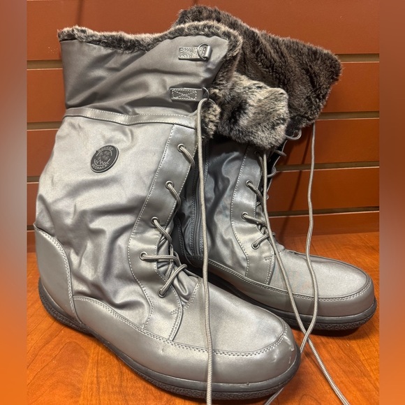 Women's Silver Winter Boots with Faux Fur Lining - Picture 10 of 15